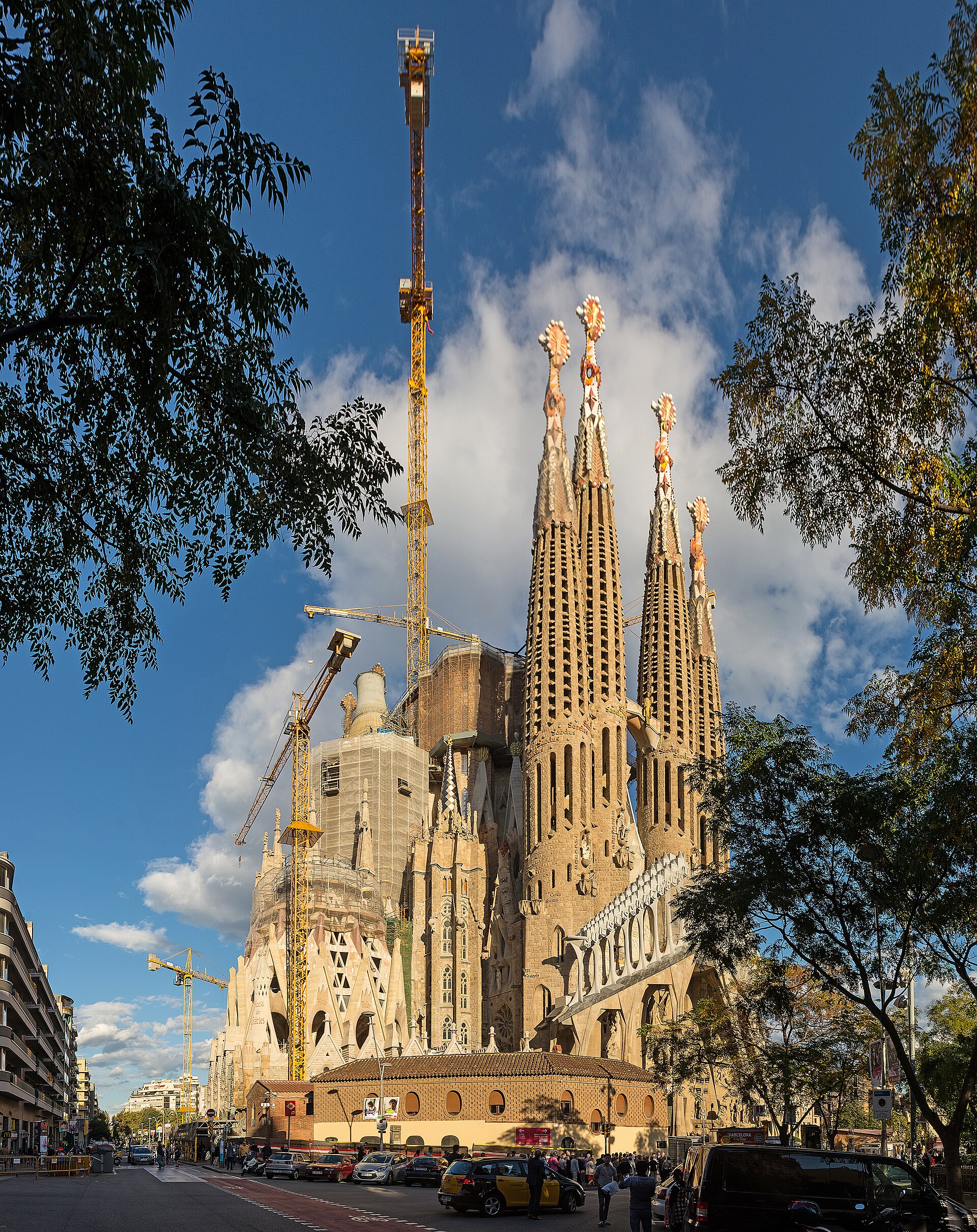 Sagrada Familia construction crane